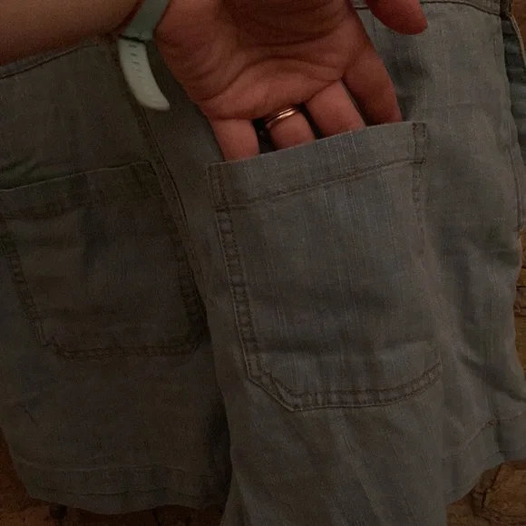 Light blue denim overall shorts - Picture 7 of 8